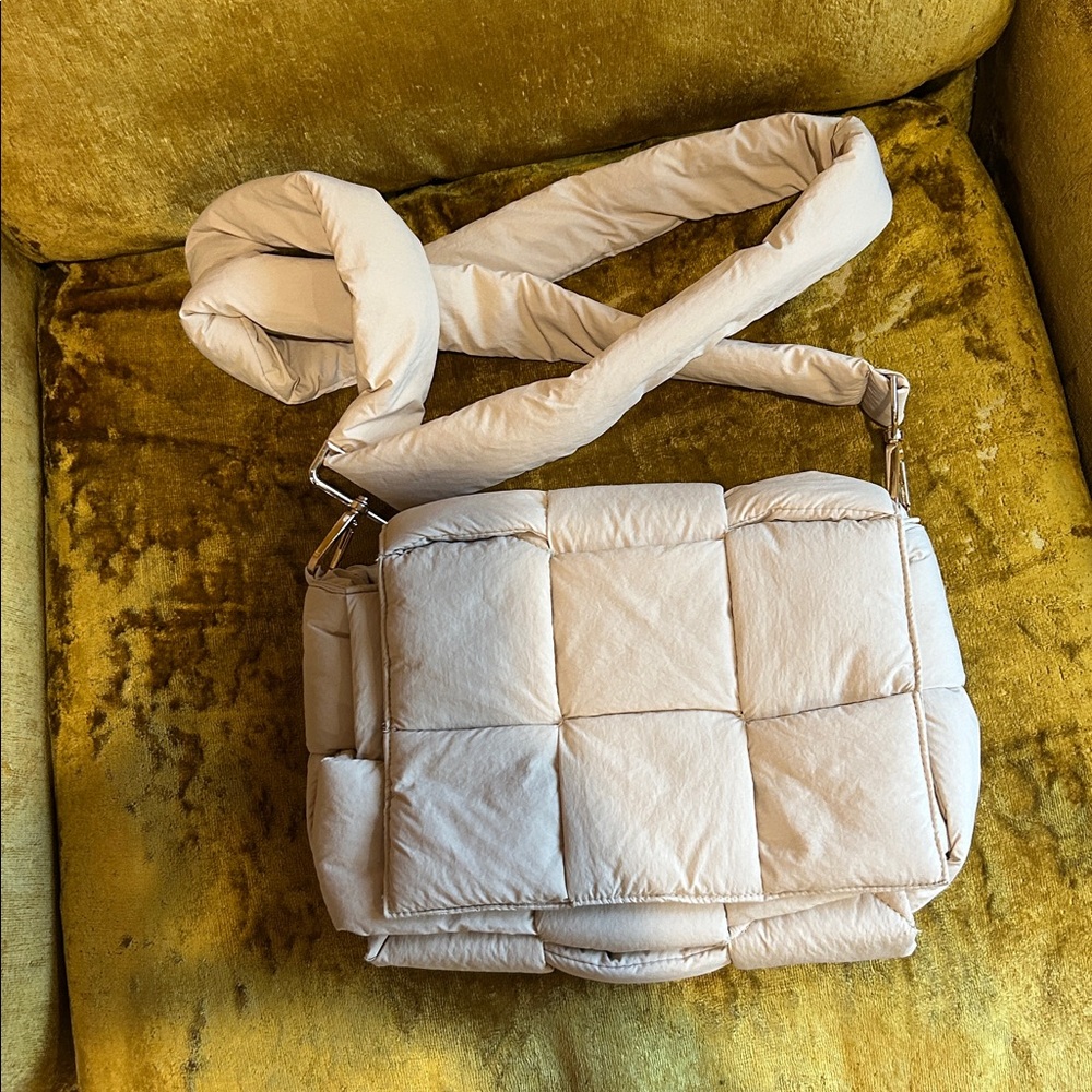 NWOT Quilted Padded Cream Crossbody Puffer Bag